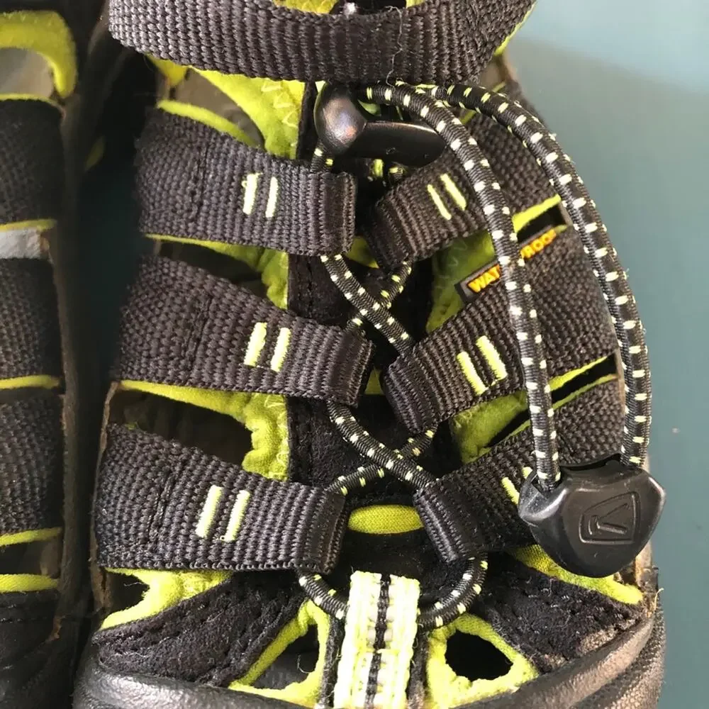 Keen Boys’ Newport H2 Water Hiking Black Size 13